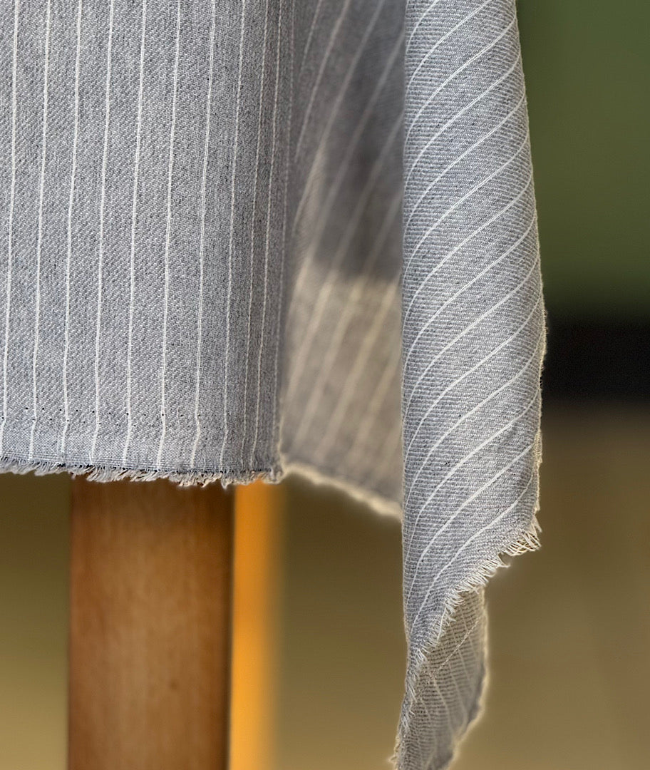 פשתן פסים אפור בהיר