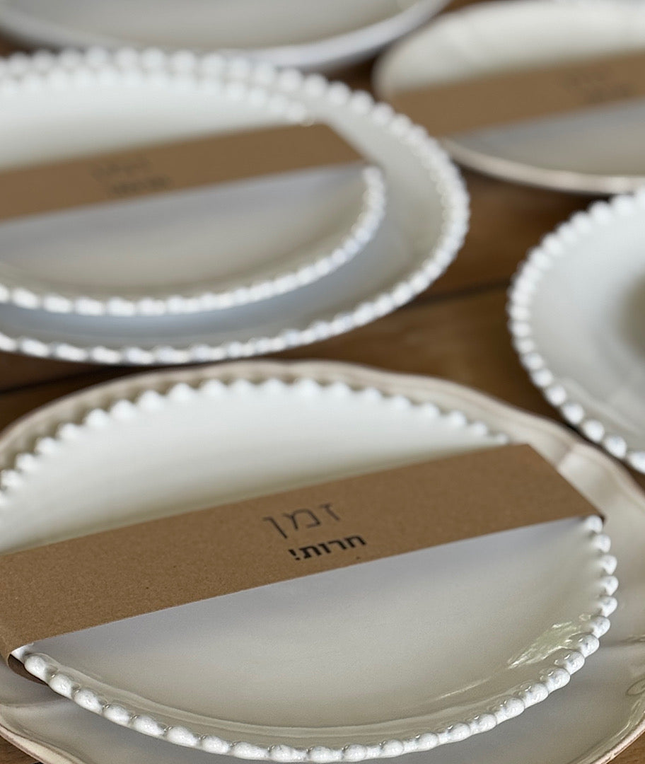 חבק חירות לצלחת